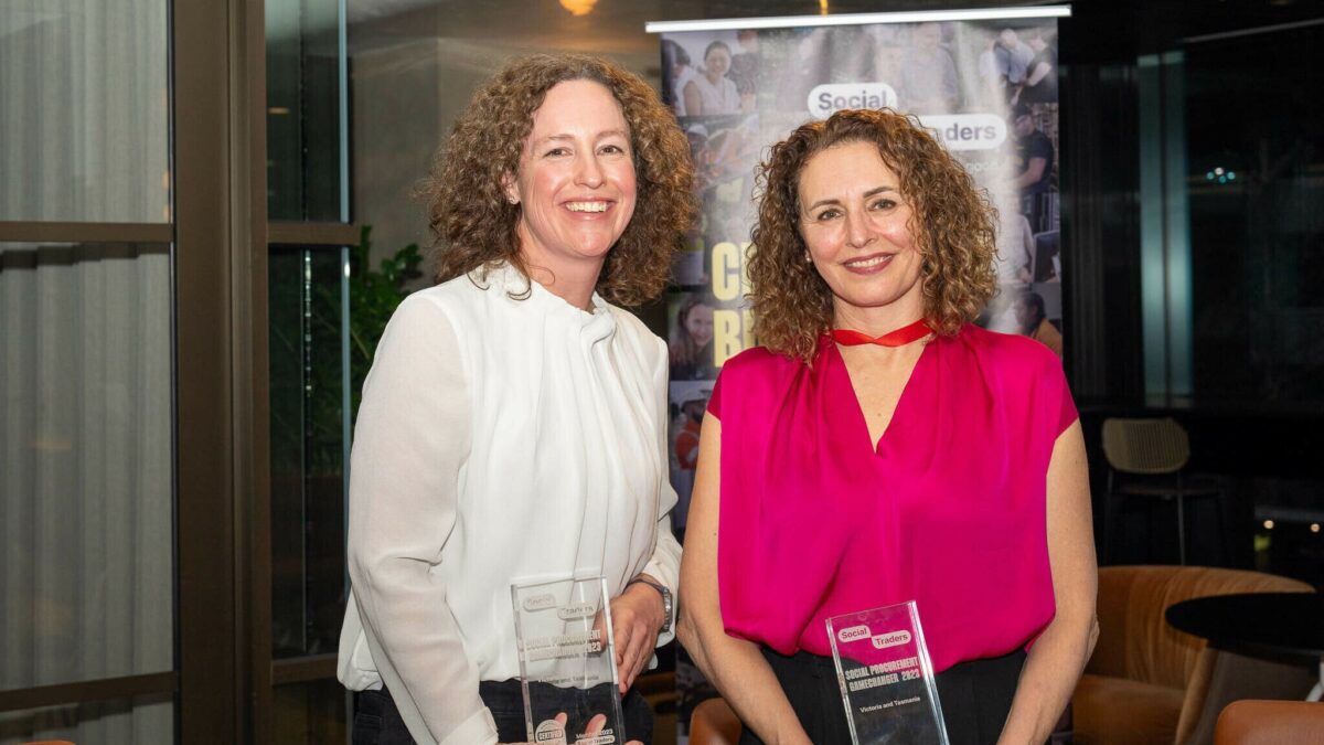 Icon Assembled Threads Social Traders